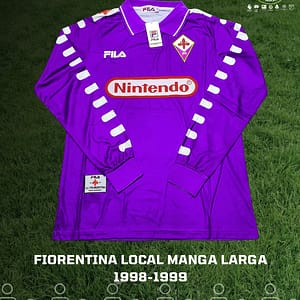 Playera retro de la Fiorentina con la que jugaron el torneo de futbol de la Serie A de Italia 1998-99.