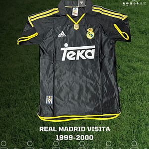 Playera retro del Real Madrid con la que jugaron la temporada de futbol español 1999-2000.