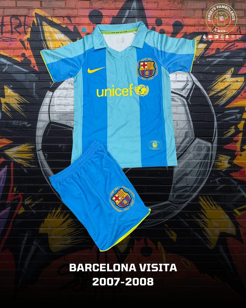 Uniforme completo de visita del Barcelona con el que jugaron la temporada 2007-08 del futbol español.