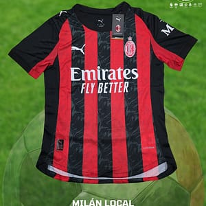 Playera del Milan con la que juega la temporada 2025-26 del futbol de la Serie A.
